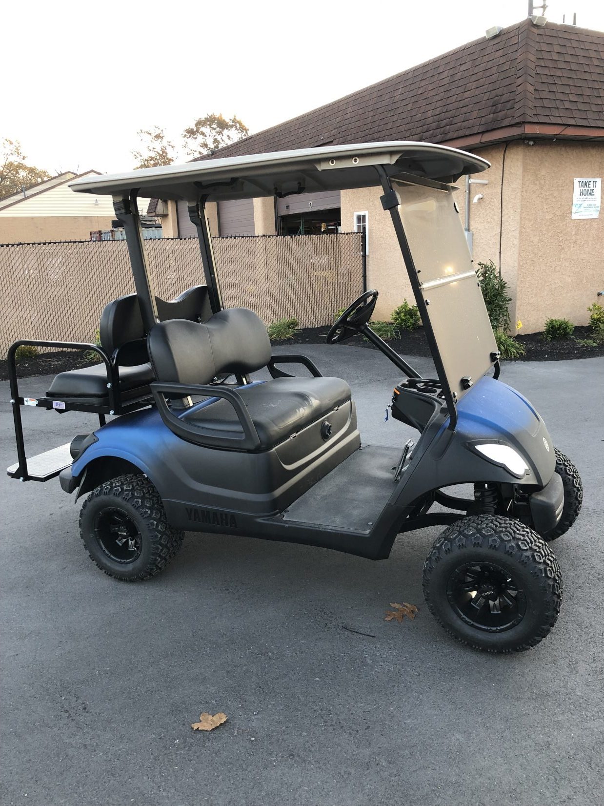 2014 Yamaha 48 volt electric golf cart 3" lift, Matte blue fade, LED