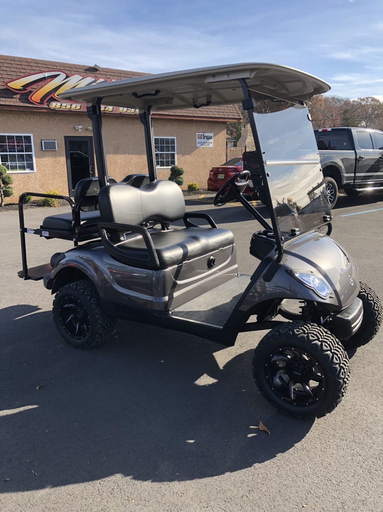2016 Yamaha 48 volt DC electric golf cart 3" lift, Charcoal Grey